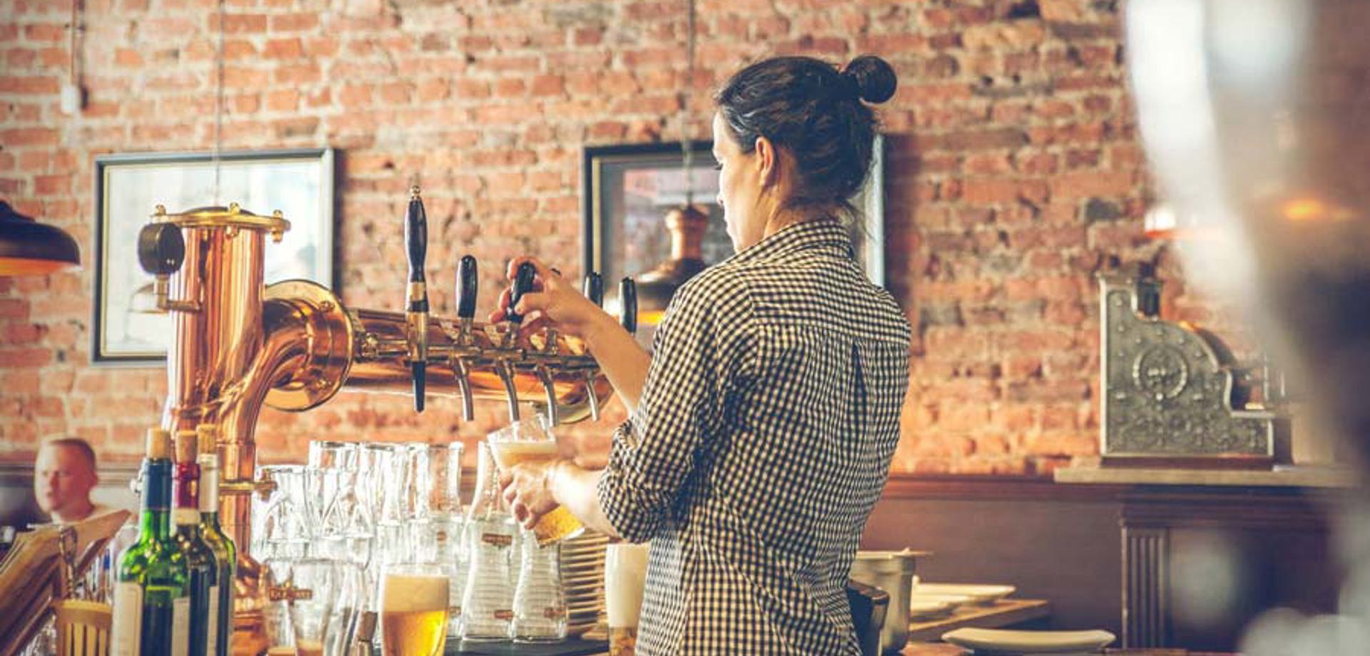 bar lady pouring pints