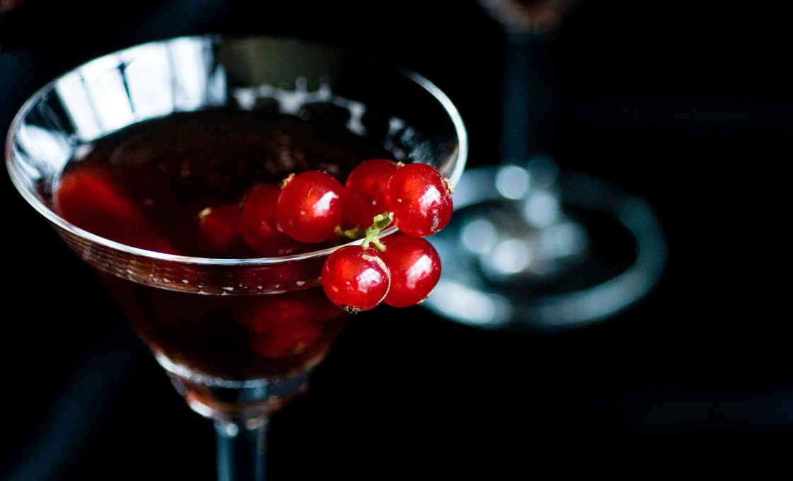 Martini glass of Emeraude on a dark background